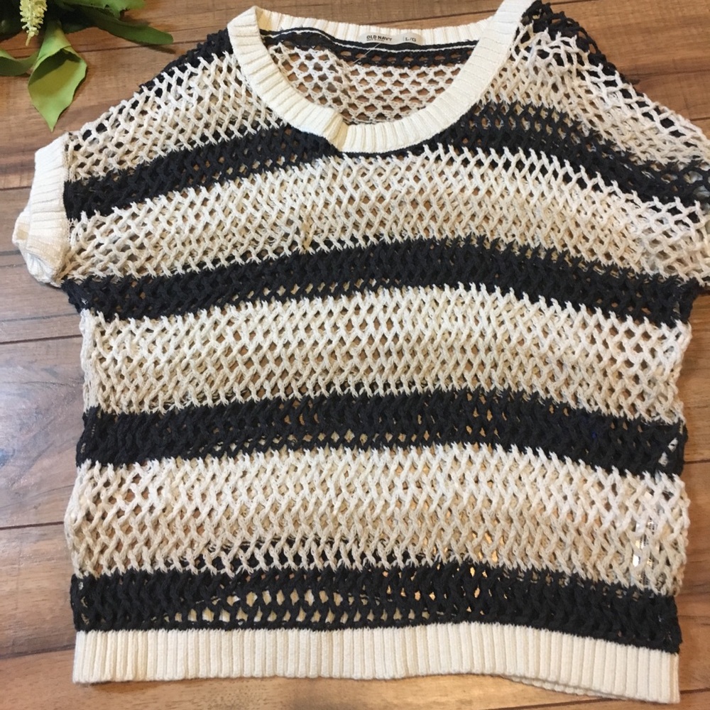 Women’s size lg spring short sleeve sweater